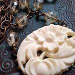 Vintage Summer Floral Neckl..